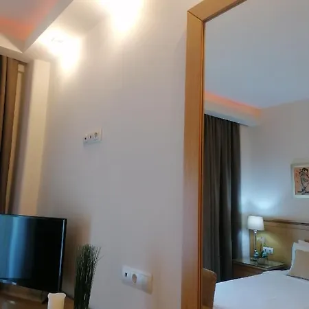 Alexandros Hotel 3*