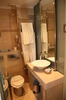 Hotell Alexandros 3*
